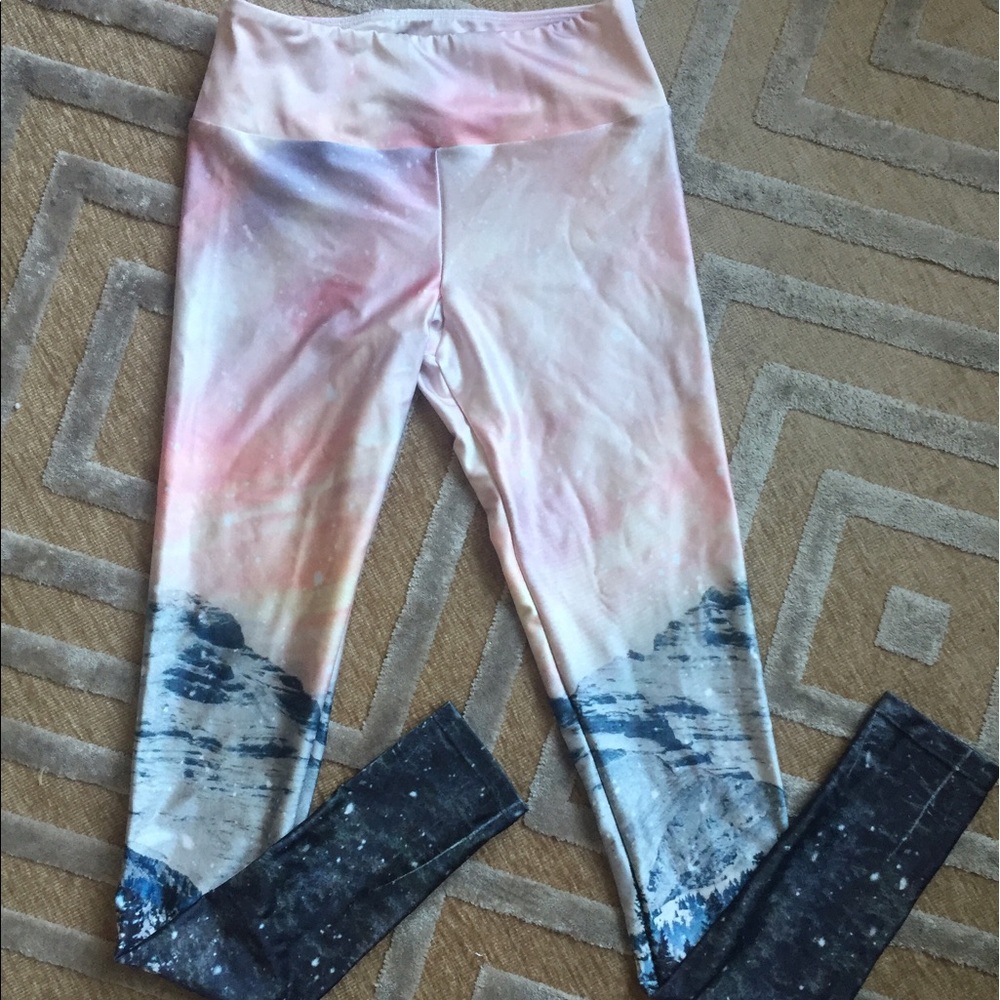 Goldsheep Pink Mountain leggings. Sz med.